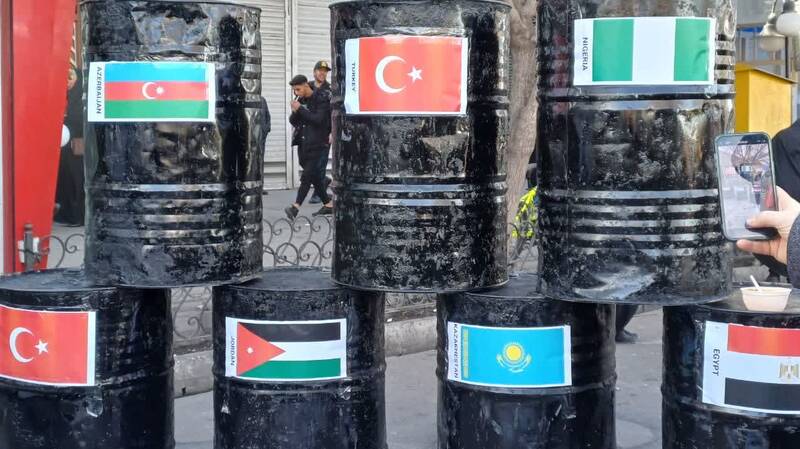 ماجرای بشکههای نفت در راهپیمایی ۲۲ بهمن تبریز +عکس