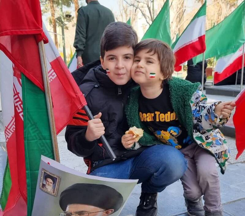 حضور فرزندان شهدای مدافع حرم و امنیت در راهپیمایی 22 بهمن + عکس 4