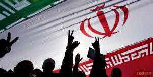 انقلاب چون اقیانوس است منحرفان و فرصتطلبان را پس میزند