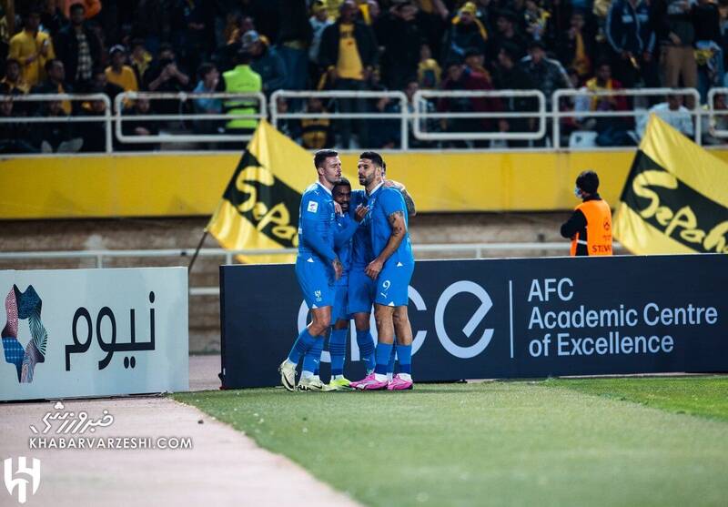 سودی که استقلال و پرسپولیس از روابط احساسی مورایس بردند/ چه شد که تهدید بزرگ سرخابیها شیر همیشگی نبود؟