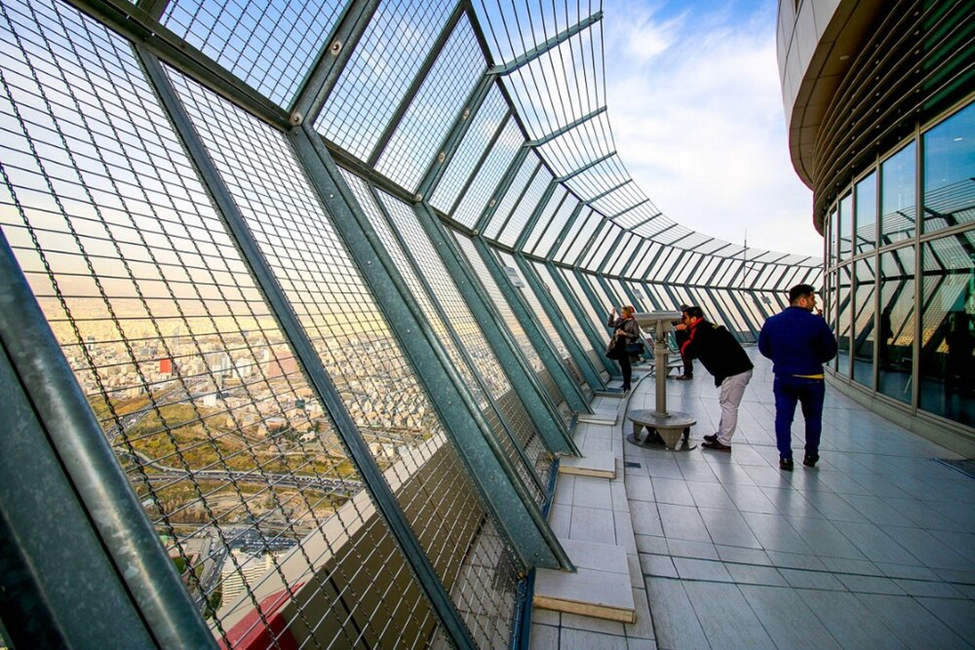 گردش در برج میلاد + راه های دسترسی