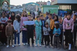 کودکان فلسطینی یک شبه بزرگ می‌شوند