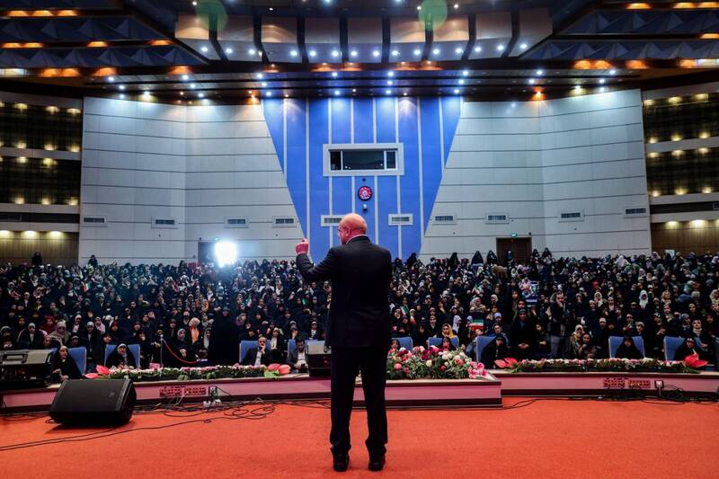 گردهمایی بزرگ «ایران آینده» و حضور قالیباف، در جمع دختران جوان دانشگاه و محلات تهران