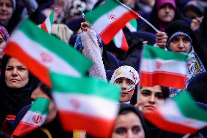 گردهمایی بزرگ «ایران آینده» و حضور قالیباف، در جمع دختران جوان دانشگاه و محلات تهران