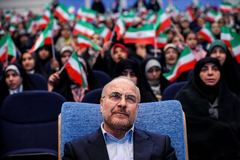 گردهمایی بزرگ «ایران آینده» و حضور قالیباف، در جمع دختران جوان دانشگاه و محلات تهران