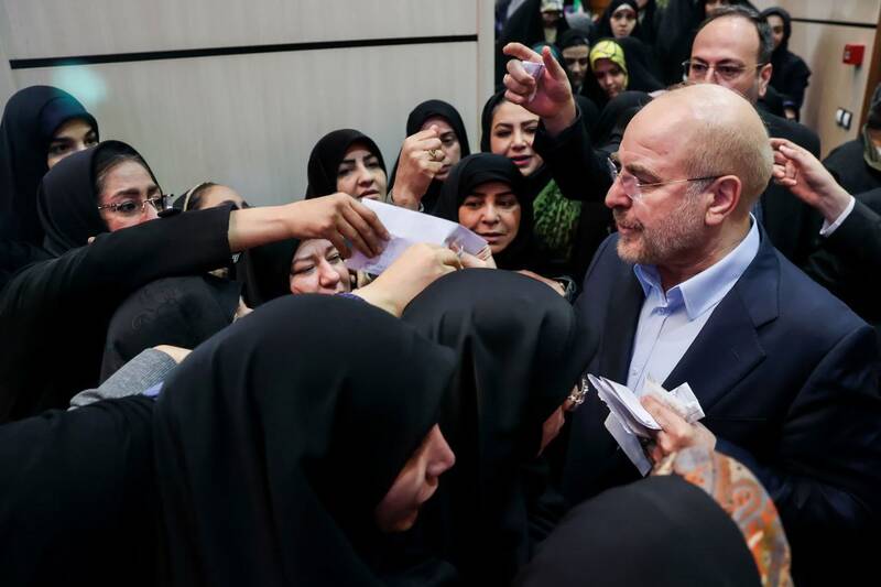 گردهمایی بزرگ «ایران آینده» و حضور قالیباف، در جمع دختران جوان دانشگاه و محلات تهران