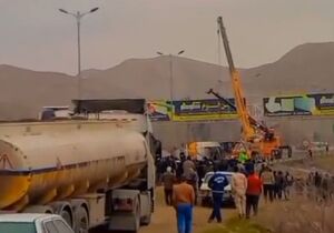 فیلم / واژگونی کامیون سوختبر، جاده بجنورد به مشهد