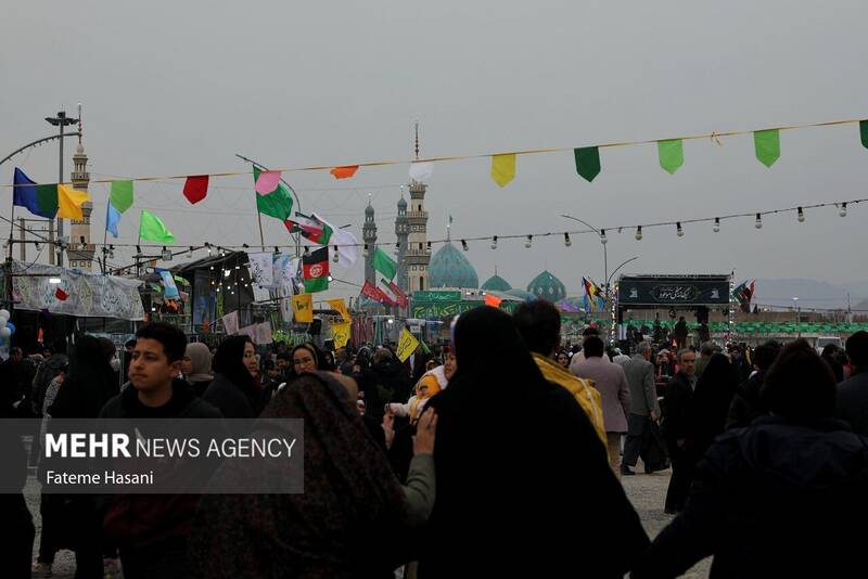 پیاده روی زائران نیمه شعبان در بلوار پیامبر اعظم