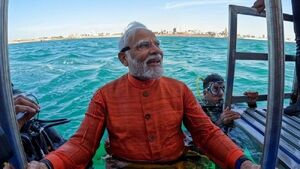 نخست‌وزیر هند غواص شد