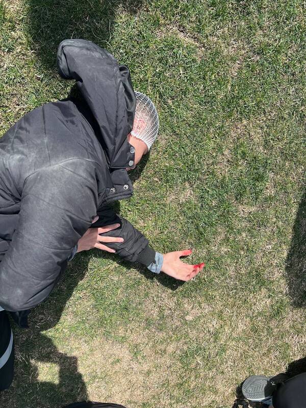 جزئیات حمله به بازیکنان تراکتور با سلاح سرد/ سه نفر با قمه مجروح و به بیمارستان منتقل شدند +فیلم و عکس