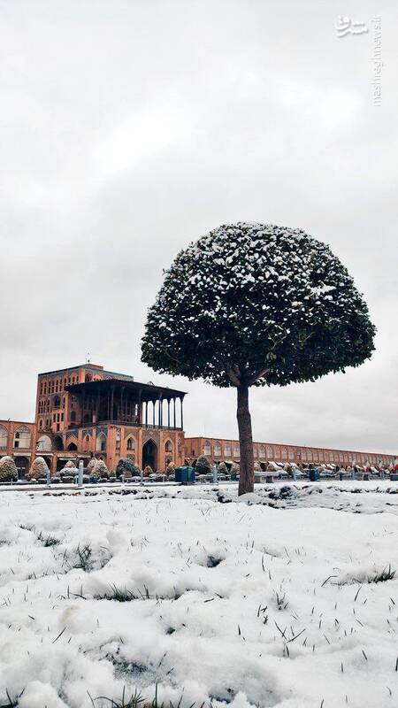طبیعت زیبای برفی مجموعه جهانی میدان امام اصفهان