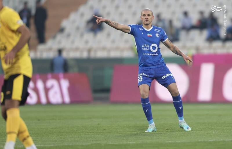 استقلال برنده مهمترین بازی فصل شد/ شلیک چشمی به قلب سپاهان +عکس