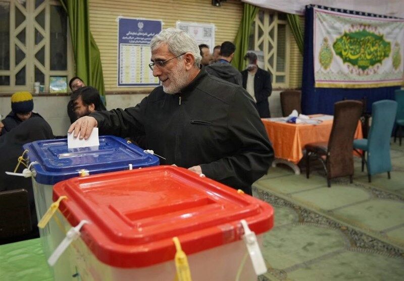 استقبال گسترده از انتخابات در ساعت های اولیه با وجود دروغ پراکنی دشمنان/ انتخابات در ۴ حوزه الکترونیک است/ استان‌های پیشرو در انتخابات اعلام شد/ اخذ رای تا ساعت ۲۴ تمدید شد +عکس و فیلم