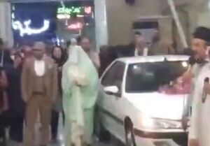فیلم/ حضور متفاوت زوج جوان در شعبه اخذ رای حسینیه ثارالله اهواز