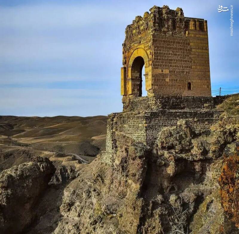 تصویری از قلعه ضحاک تخت جمشید آذربایجان شرقی