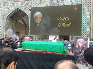 پیکر آیت الله امامی کاشانی در مشهد تشییع و خاکسپاری شد + فیلم