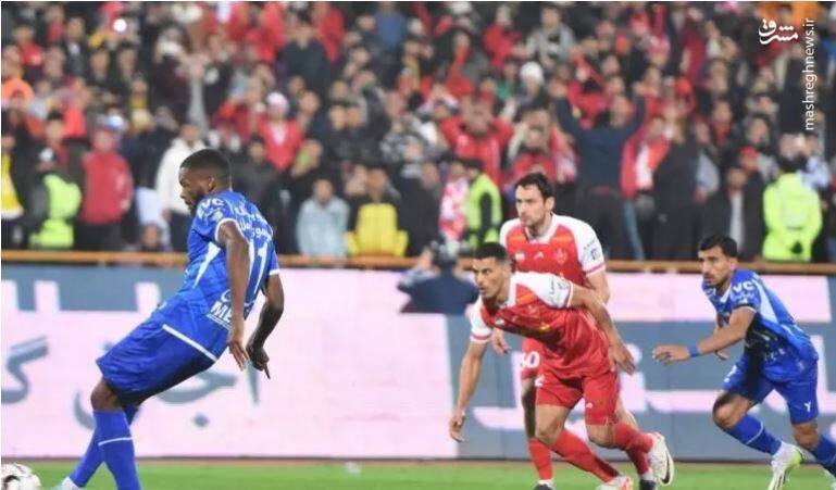 منجی نکونام در دربی برگشت کیست؟ +عکس