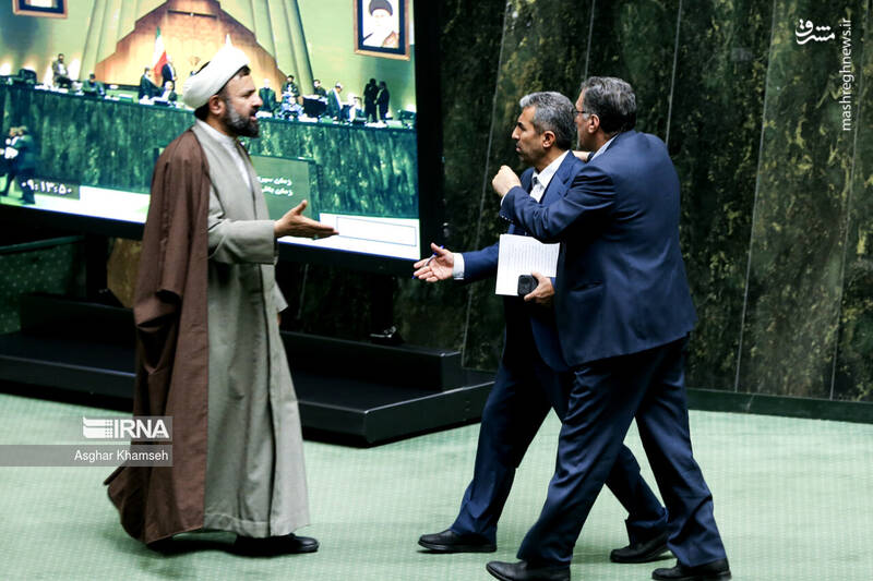 حاشیه نگاری تصویری جلسه علنی مجلس شورای اسلامی 12