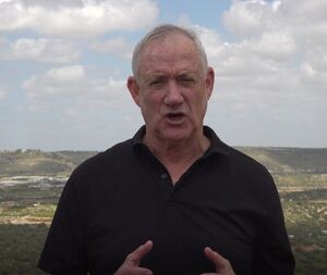 گانتس به نتانیاهو: باید اجازه ورود کمک‌ها به غزه را بدهیم