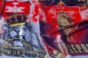 تشویق مدیرعامل استقلال از سوی پرسپولیسیها