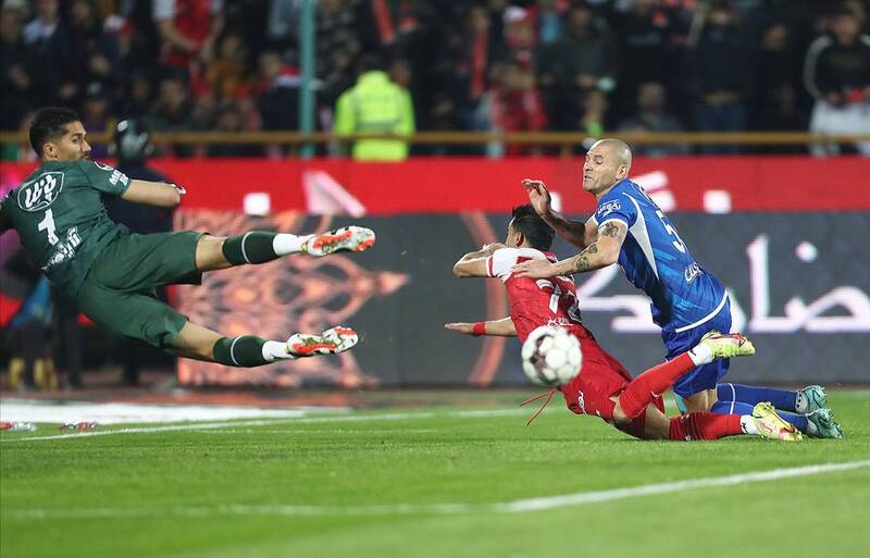 اتوبوس استقلال دربی را زشت کرد / اگر اوسمار نمیترسید پرسپولیس برنده بود 3