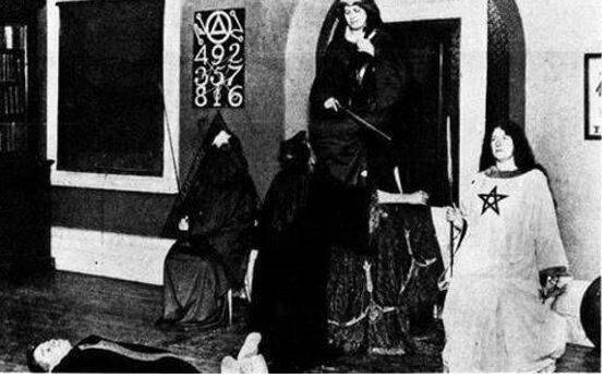 پدر صنعت موشکی آمریکا کیست و چگونه کشته شد؟ +عکس و فیلم