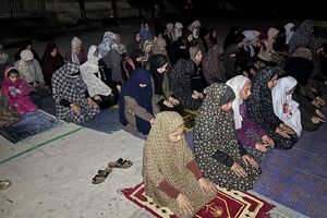 عکس/ اقامه نماز جماعت در اردوگاه جبالیا