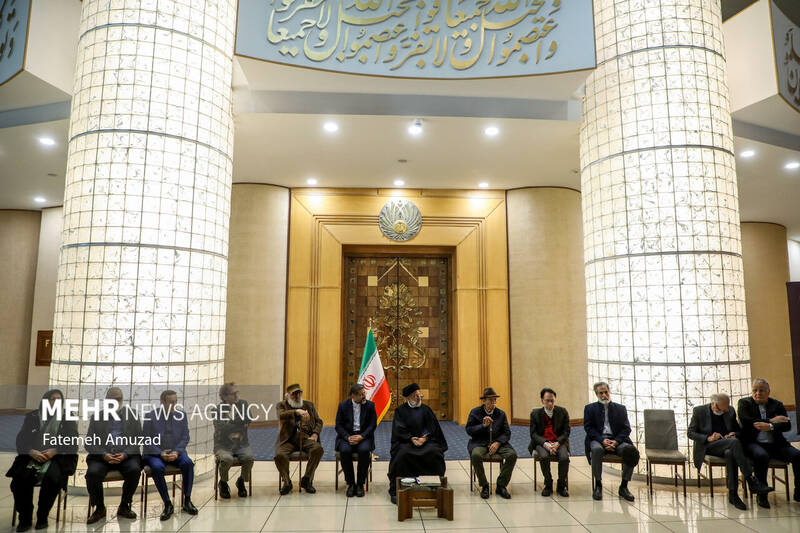 دیدار اهالی فرهنگ و هنر با رییس جمهور