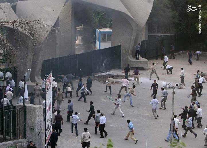 پشت پرده هدایت آشوبگران به سمت بیت رهبری در روز ۱۸ تیر/ ظریف برای چه کسی سیگنال میفرستد؟