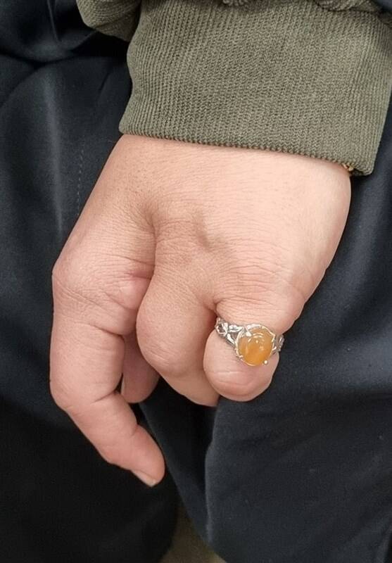 آزادی 7 زندانی با انگشتر اهدایی رهبری به بانوی قهرمان 3