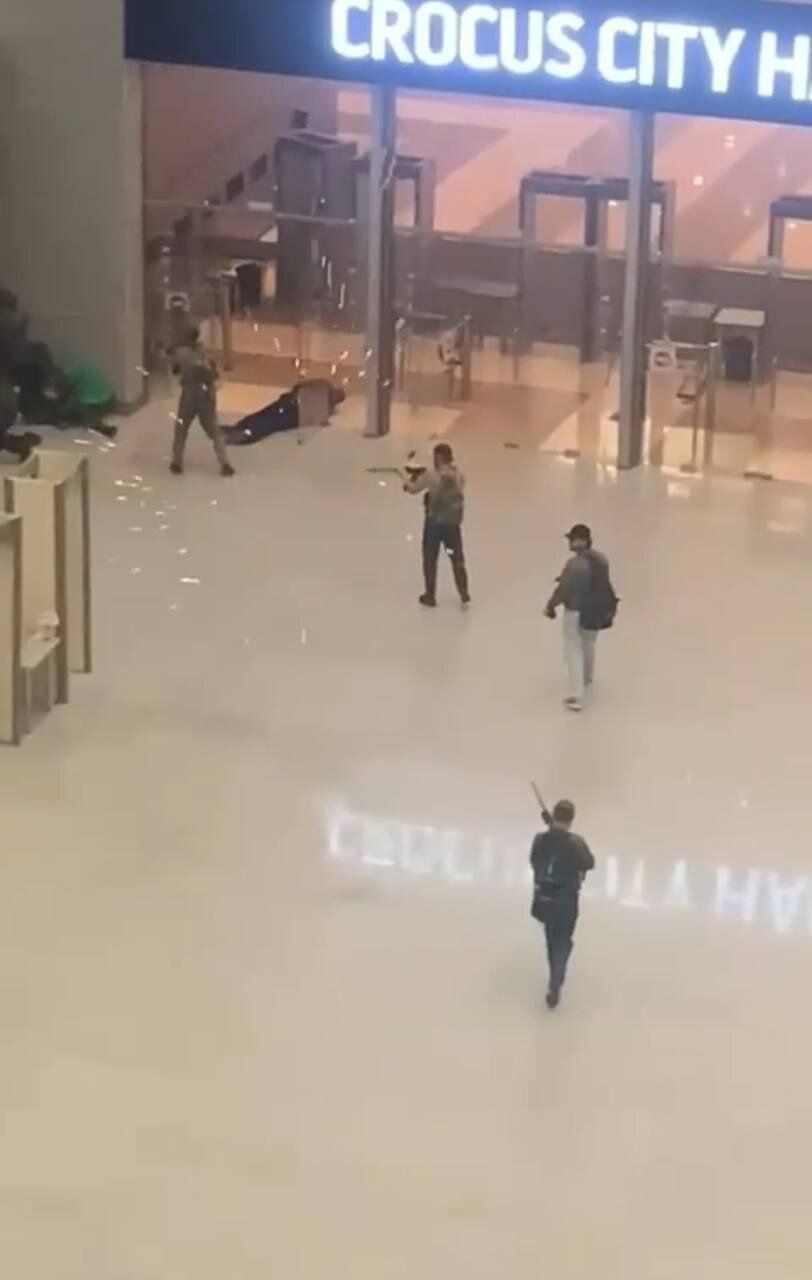 حمله تروریستی در روسیه با ۴۰ کشته و ۱۰۰ زخمی/آمریکا اوکراین را از دست داشتن در تیراندازی مسکو تبرئه کرد +عکس و فیلم