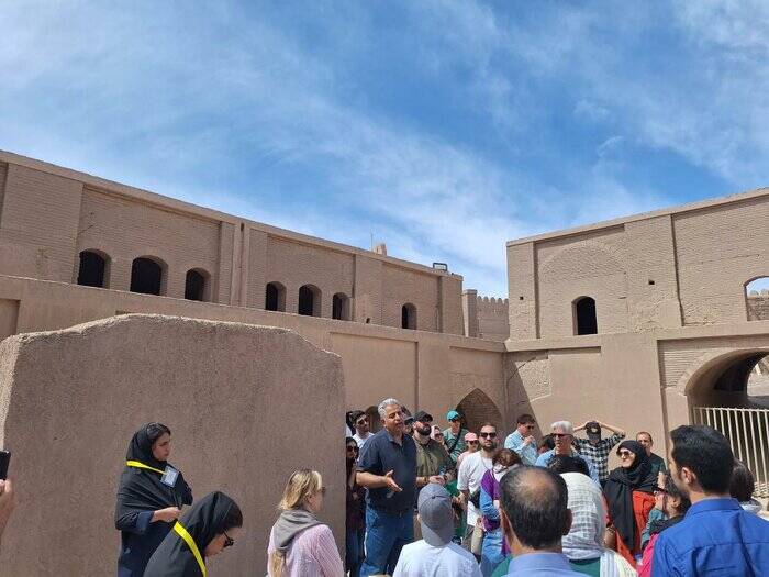 تجربه بازدید شبانه از بزرگترین بنای خشتی جهان مهیا است