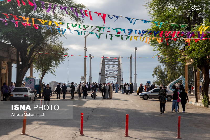 عکس/ مسافران نوروزی در پل سفید اهواز