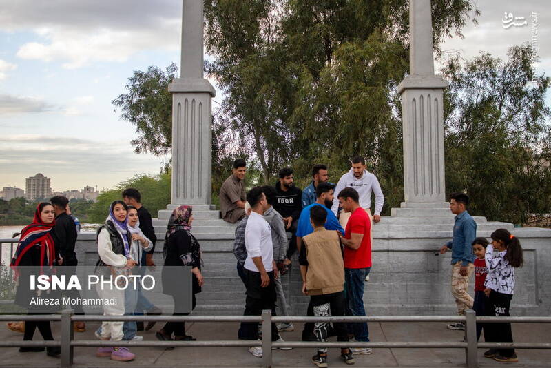 عکس/ مسافران نوروزی در پل سفید اهواز