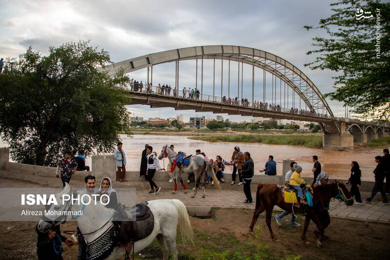 عکس/ مسافران نوروزی در پل سفید اهواز
