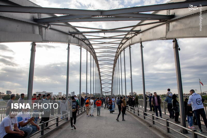 مسافران نوروزی در پل سفید اهواز مسافران نوروزی در پل سفید اهواز