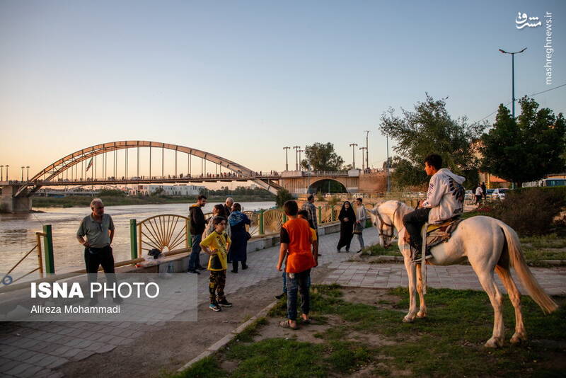مسافران نوروزی در پل سفید اهواز مسافران نوروزی در پل سفید اهواز