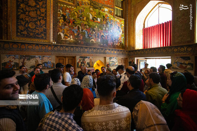 گردشگران نوروز ۱۴۰۳ در چهل ستون گردشگران نوروز ۱۴۰۳ در چهل ستون