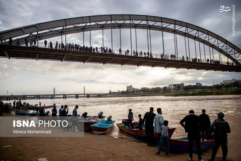 مسافران نوروزی در پل سفید اهواز مسافران نوروزی در پل سفید اهواز