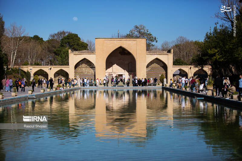 گردشگران نوروز ۱۴۰۳ در چهل ستون گردشگران نوروز ۱۴۰۳ در چهل ستون