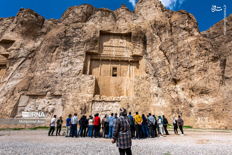 گردشگران نوروزی در تخت جمشید و پاسارگاد گردشگران نوروزی در تخت جمشید و پاسارگاد