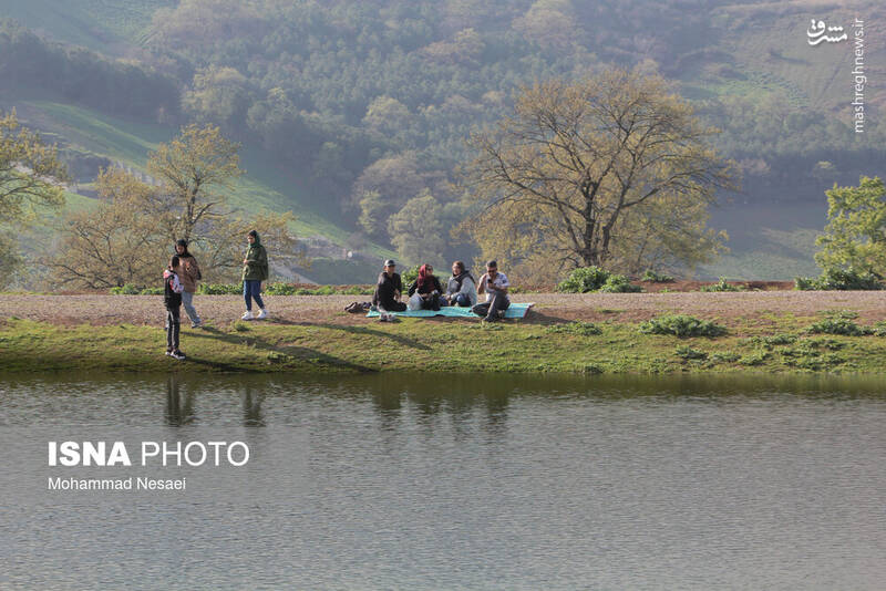 مسافران نوروزی در دریاچه توشن گرگان مسافران نوروزی در دریاچه توشن گرگان