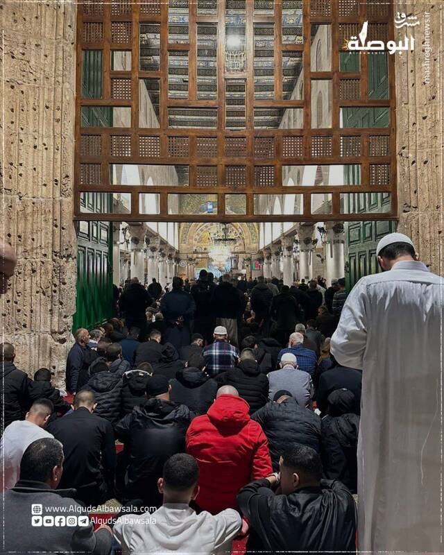 تصاویری از حضور بیش از ۱۲۰ هزار فلسطینی در نماز صبح سومین جمعه رمضان