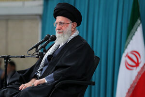 رهبر انقلاب: اقدامات اقتصادی باید در زندگی مردم اثر محسوس داشته باشد