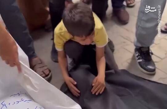 فیلم/ خداحافظی کودک فلسطینی با برادر شهیدش