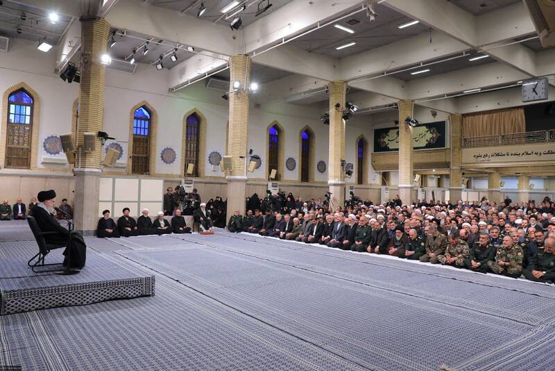 رهبر انقلاب: اقدامات اقتصادی باید در زندگی مردم اثر محسوس داشته باشد/ مسؤولان به فکر مناصب بالاتر نباشند/ رژیم صهیونیستی سیلی اقدام مذبوحانه در سوریه را خواهد خورد