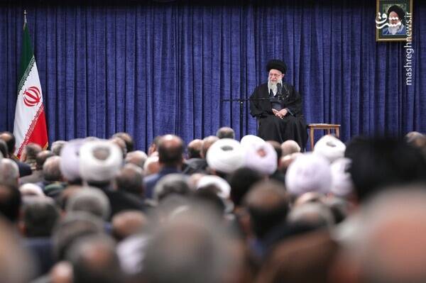 رهبر انقلاب: اقدامات اقتصادی باید در زندگی مردم اثر محسوس داشته باشد/ مسؤولان به فکر مناصب بالاتر نباشند/ رژیم صهیونیستی سیلی اقدام مذبوحانه در سوریه را خواهد خورد