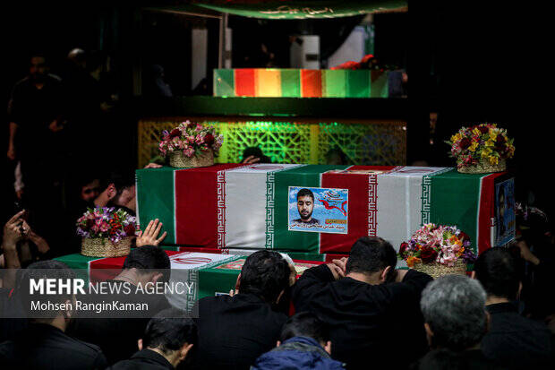 وداع با پیکر مطهر شهدای حمله ترورریستی به کنسولگری ایران در سوریه