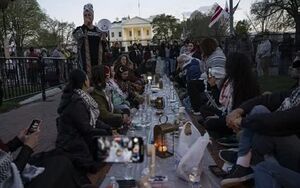 افطار اعتراضی مقابل کاخ سفید