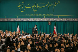 تشکلهای دانشجویی در درجه اول باید نگاهشان به داخل دانشگاهها باشد/ نگاه نقادانه در کنار نگاه سرافرازانه به پیشرفتها داشته باشید/ عدالت، نفی فاصله طبقاتی در استفاده از فرصتهای عمومی است .